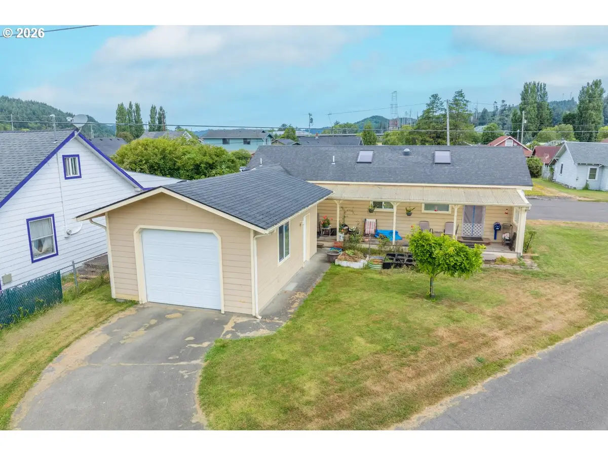 724 Laurel Ave, Reedsport, OR 97467 - #1