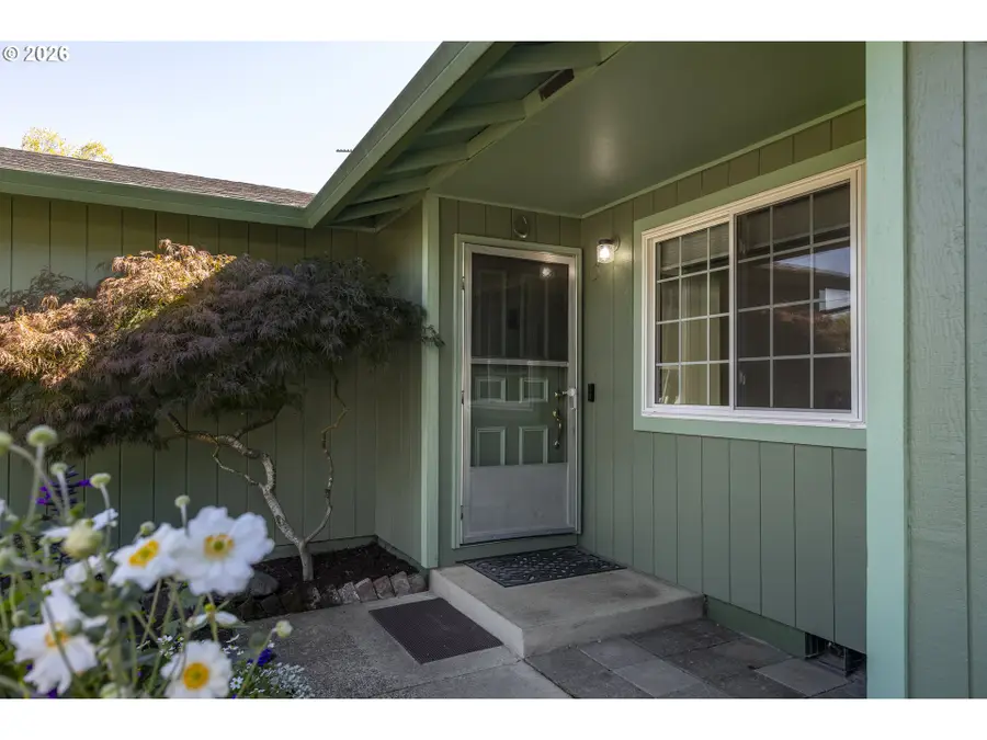 530 SW Ponderosa Ct, McMinnville, OR 97128 - #2