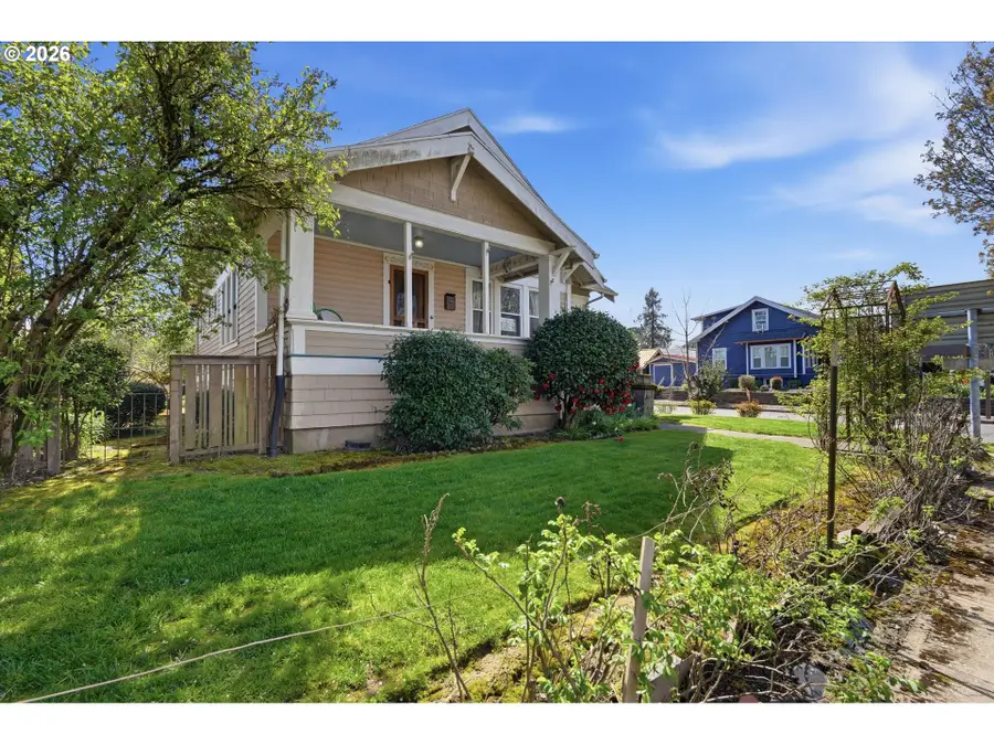 212 W 1st St, Newberg, OR 97132 - #3