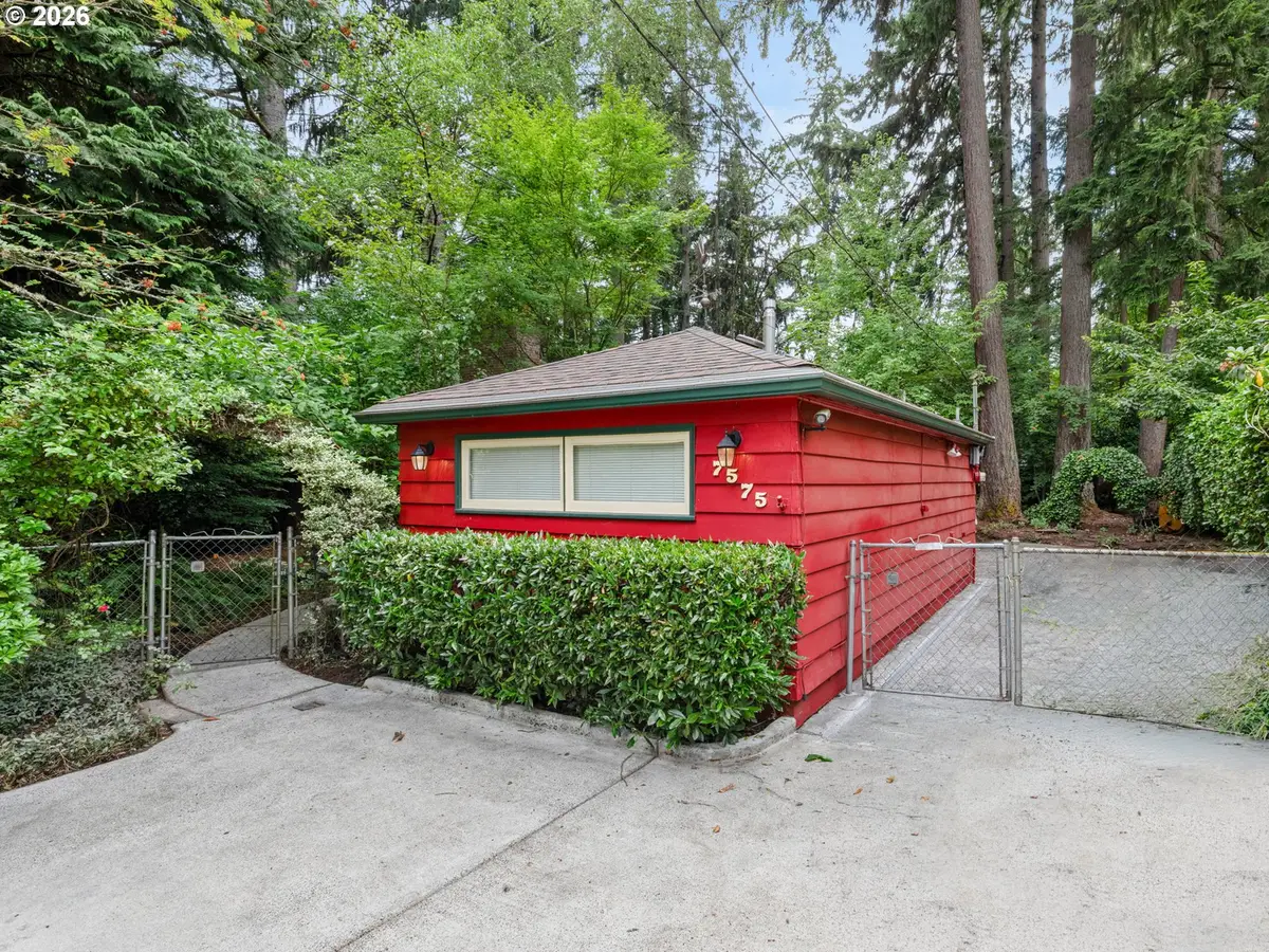 7575 SW Greenwood Dr, Portland, OR 97223 - #1
