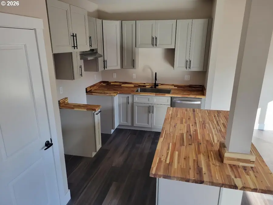 152 Allison Ave, Sutherlin, OR 97479 - #3