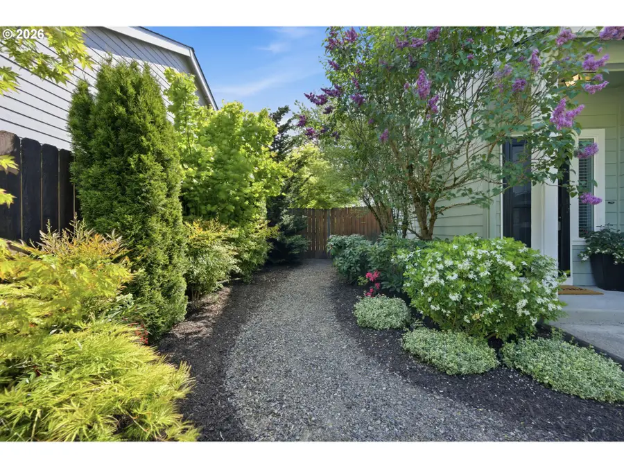 2320 NW Meadows Dr, McMinnville, OR 97128 - #3
