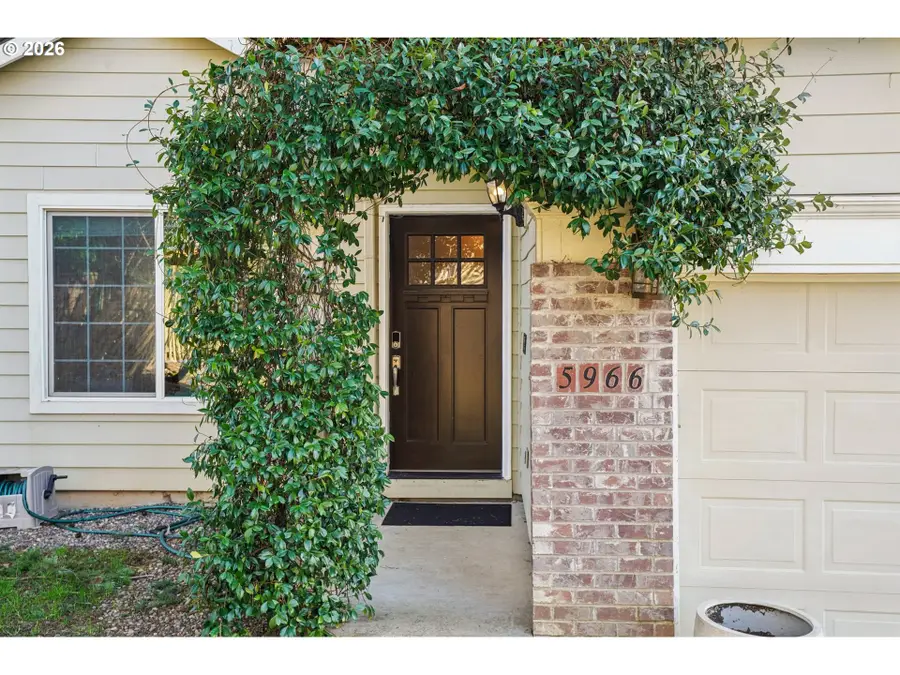 5966 Frost Ln, Lake Oswego, OR 97035 - Image #3