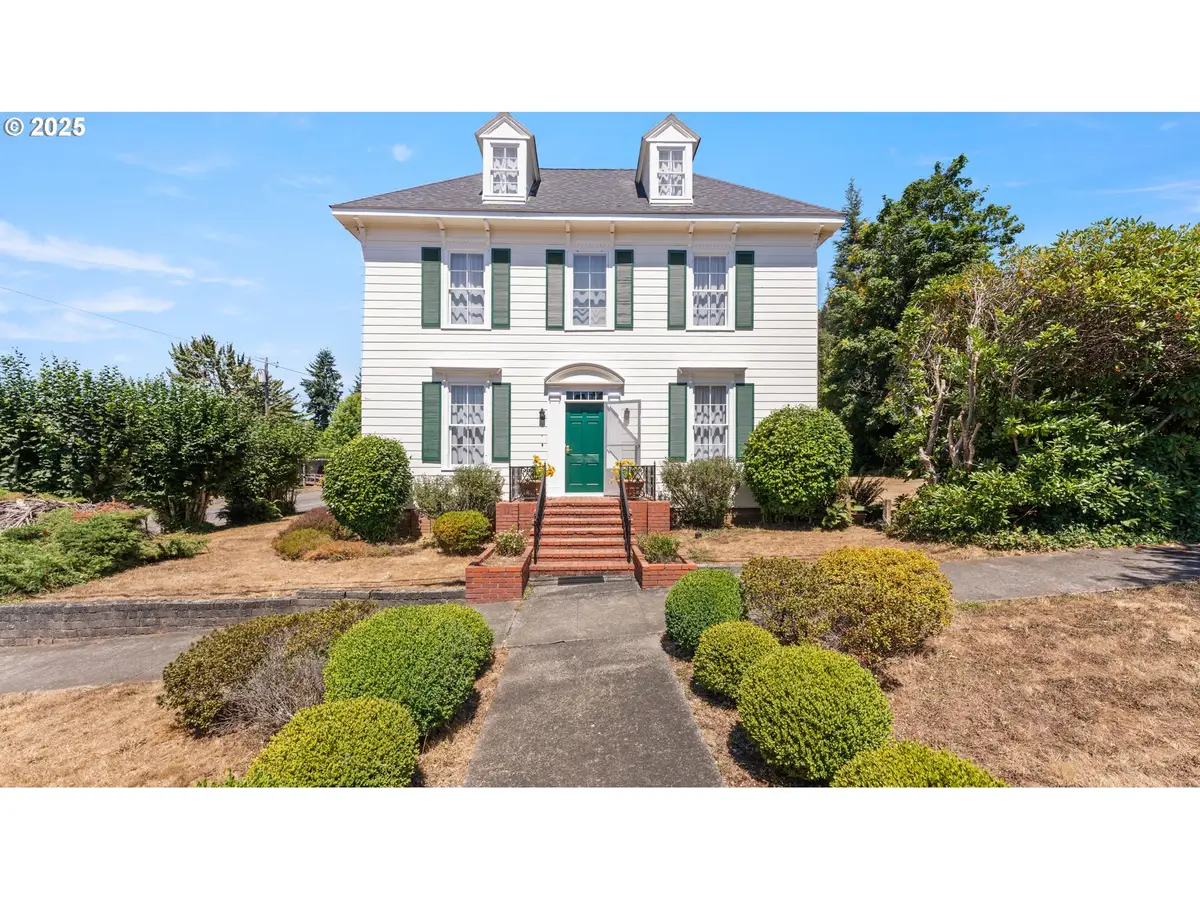 812 E 2nd St, Coquille, OR 97423 - Image #1