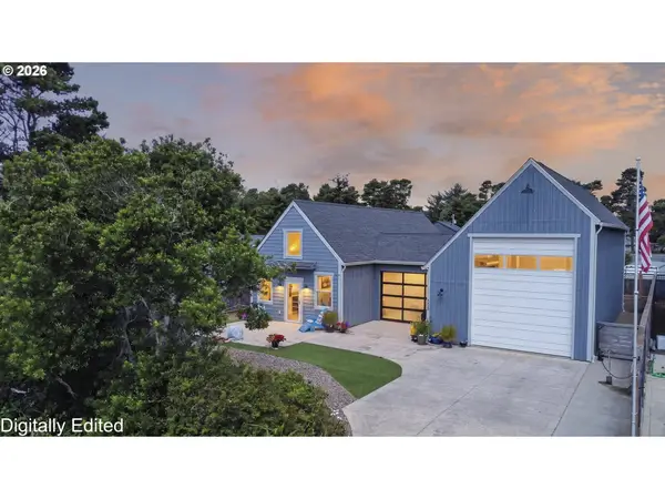 4765 Treewood Dr, Florence, OR 97439
