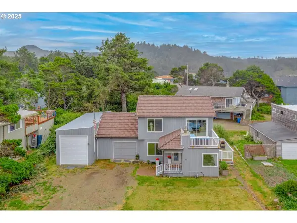 60 Raven Ln, DepoeBay, OR 97341