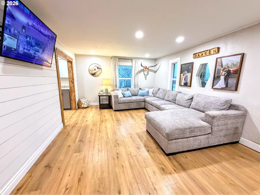 102 Lake Ave, La Grande, OR 97850 - #3