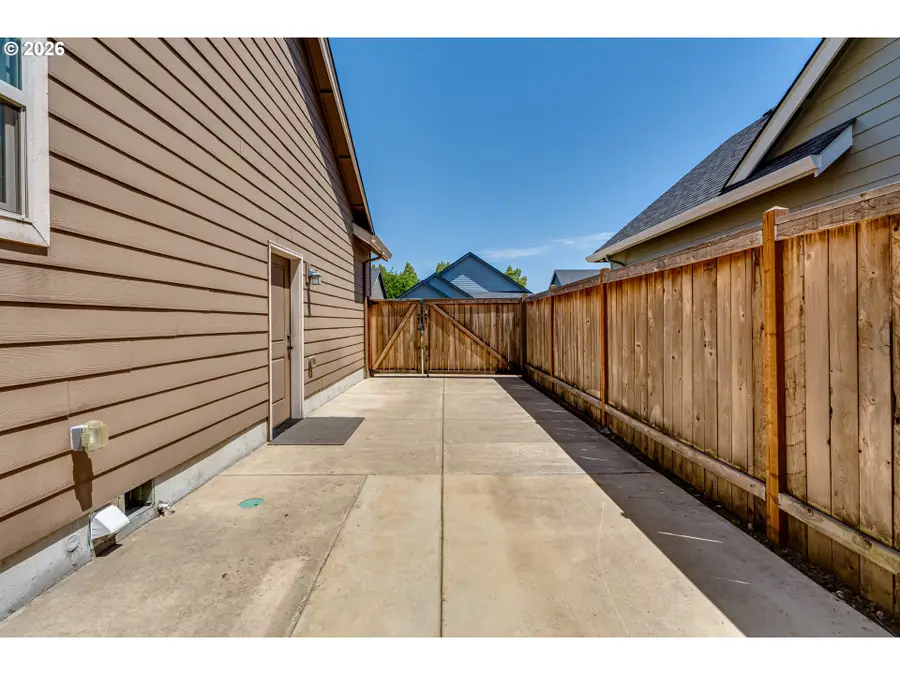 5427 King Arthur Ct, Eugene, OR 97402 - #2