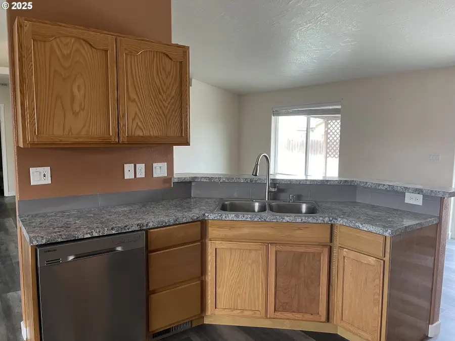 1382 SW Riverhill Dr, Hermiston, OR 97838 - Image #3