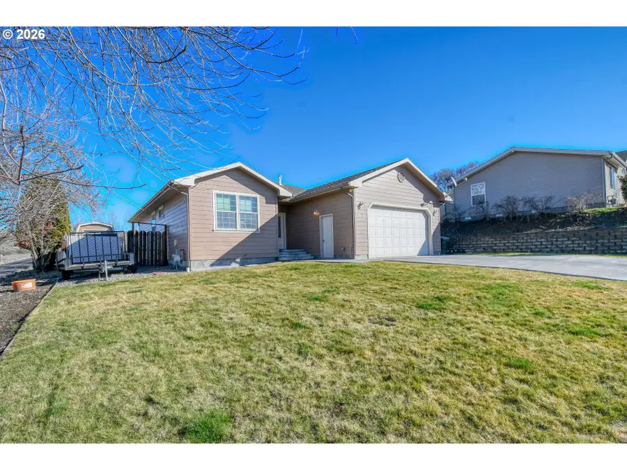 2175 NW Gilliam Ave, Pendleton, OR 97801 - #2