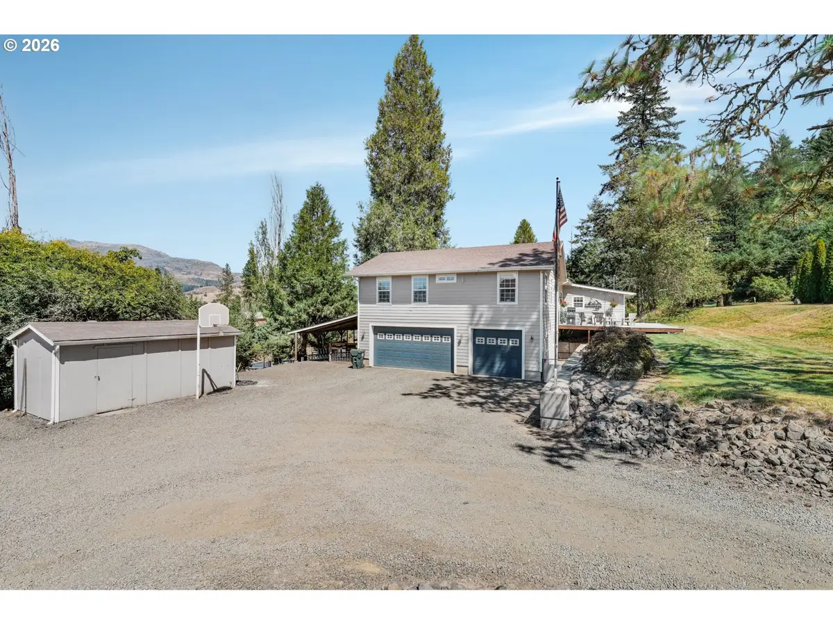 216 Terrace Dr, Glide, OR 97443 - #1