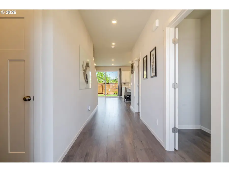 235 Walnut St, Mount Angel, OR 97362 - #3