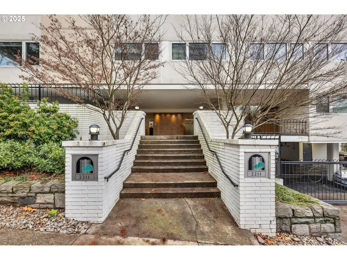 2211 SW Park Pl #403, Portland, OR 97205 - Image #1
