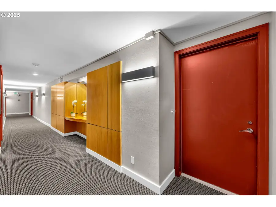 2211 SW Park Pl #403, Portland, OR 97205 - Image #2