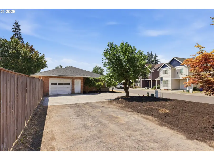 858 N 20th Way, Cornelius, OR 97113 - #2
