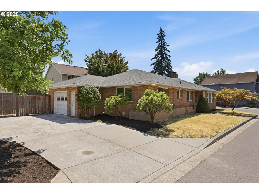 858 N 20th Way, Cornelius, OR 97113 - #3