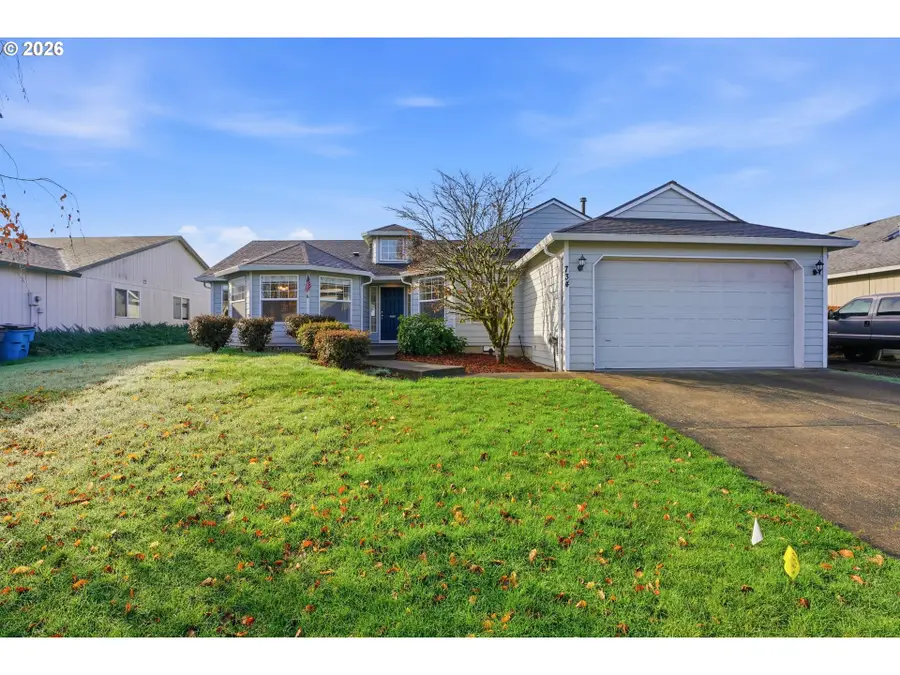 734 E 15th Cir, La Center, WA 98629 - #2