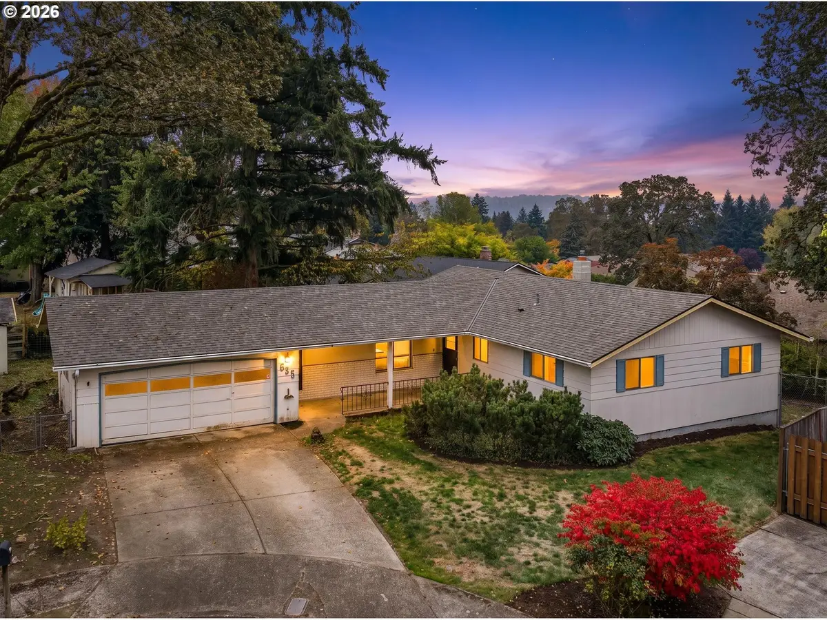 635 Collins Crest St, Gladstone, OR 97027 - #1