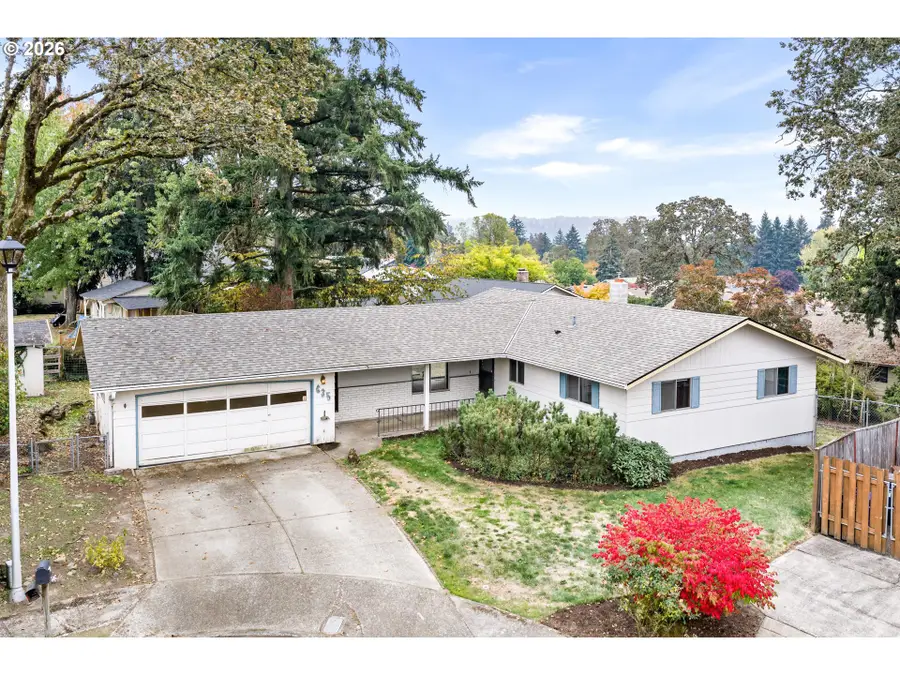 635 Collins Crest St, Gladstone, OR 97027 - #2