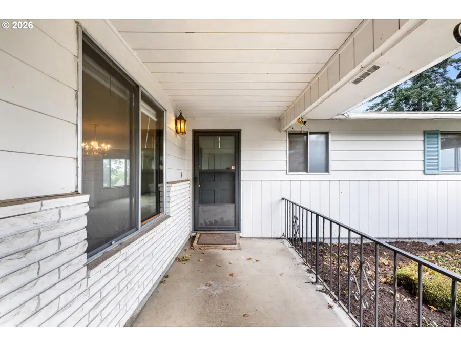 635 Collins Crest St, Gladstone, OR 97027 - #3