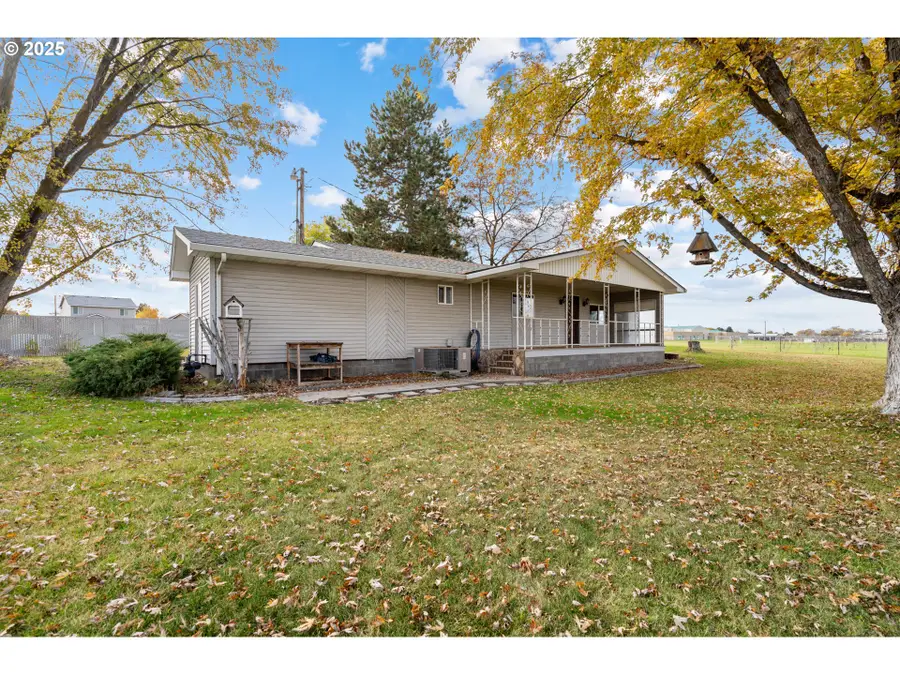 1322 NE Gillespie Ln, Hermiston, OR 97838 - Image #2