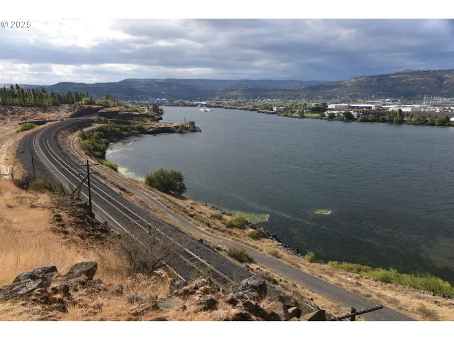 715 Garden Ln, Dallesport, WA 98617 - #2