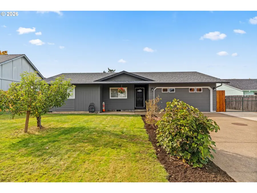 1096 Cedar Ct, Creswell, OR 97426 - #2