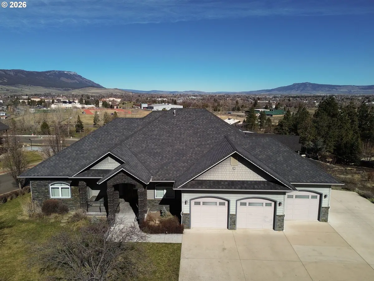 121 Ridge Dr, La Grande, OR 97850 - #1