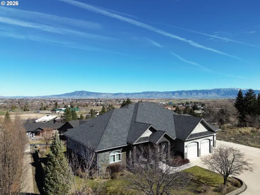 121 Ridge Dr, La Grande, OR 97850 - #2