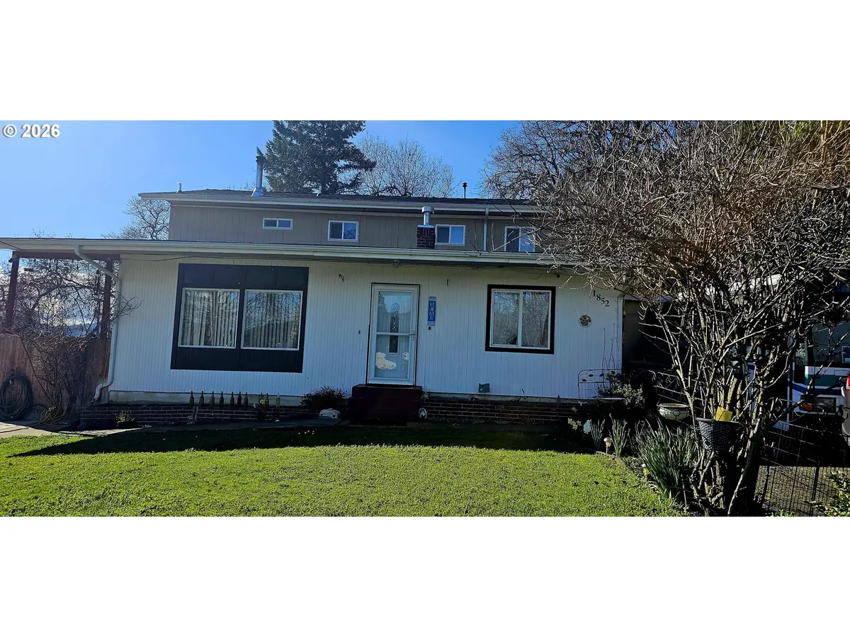 1852 NW Dogwood St, Roseburg, OR 97471 - #1