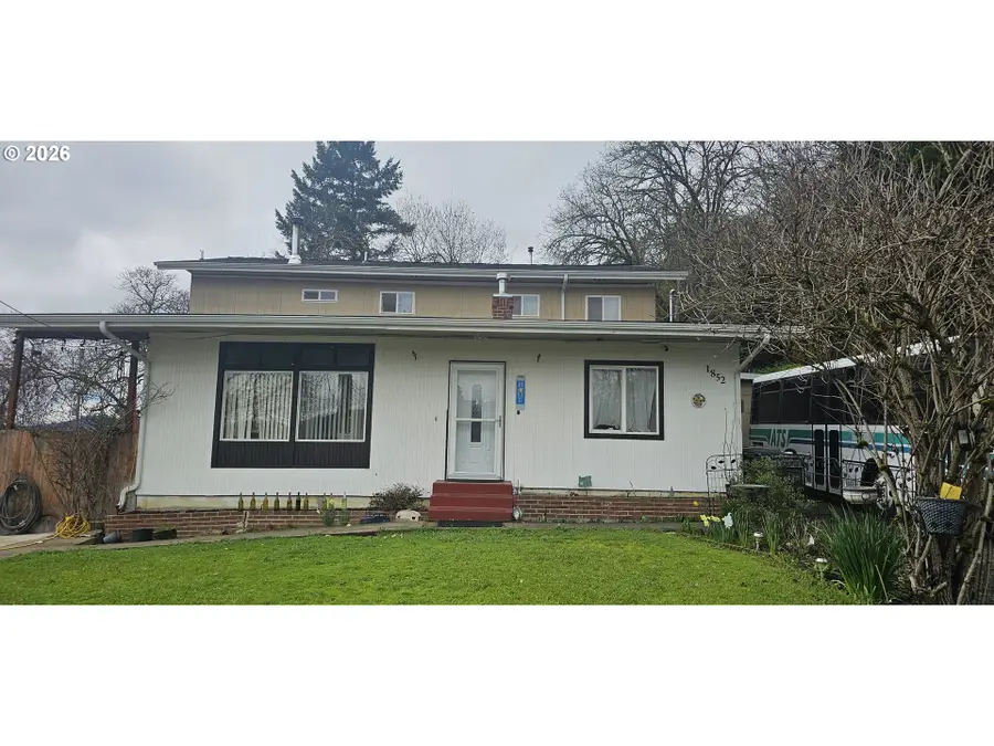 1852 NW Dogwood St, Roseburg, OR 97471 - #2