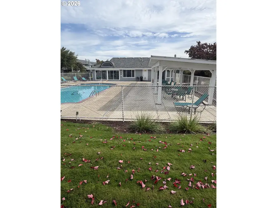 650 Harlow Rd, Springfield, OR 97477 - #2