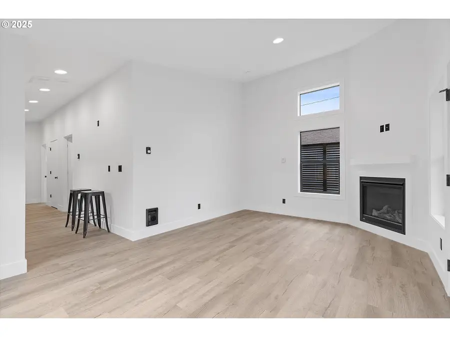 313 SE Oar Ave, Lincoln City, OR 97367 - #2