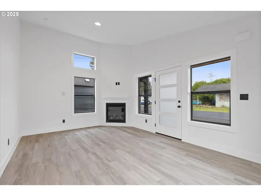 313 SE Oar Ave, Lincoln City, OR 97367 - #3