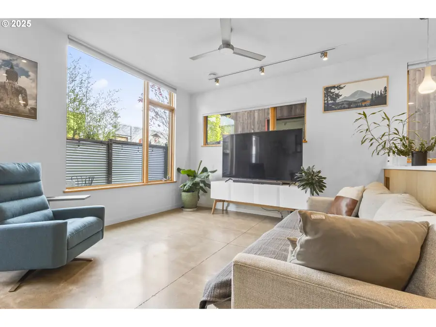 2747 Friendly Aly, Eugene, OR 97405 - Image #2