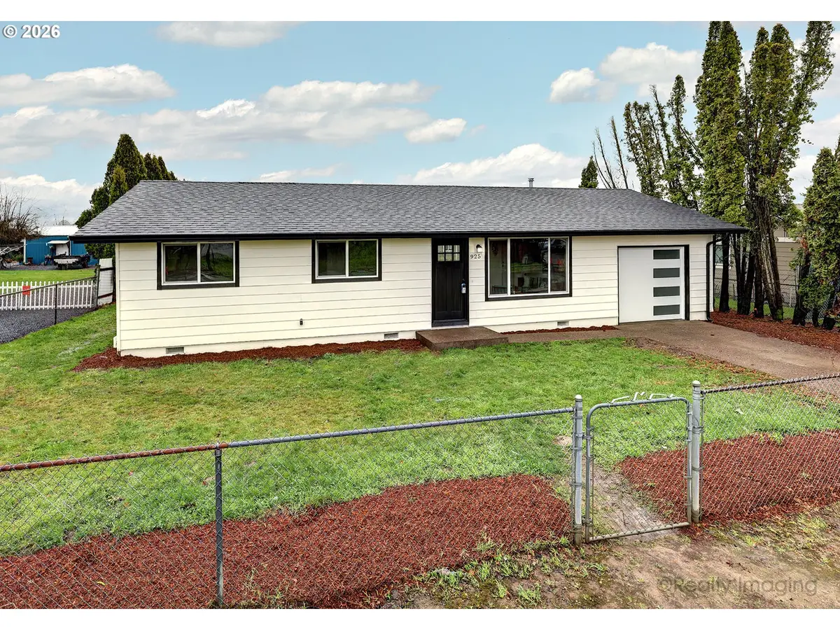 925 N Pershing St, Mount Angel, OR 97362 - #1