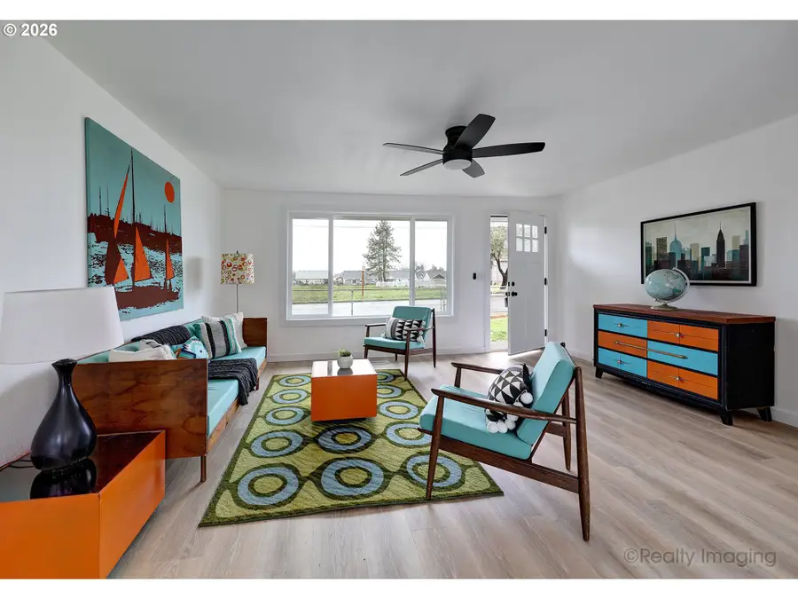 925 N Pershing St, Mount Angel, OR 97362 - #2