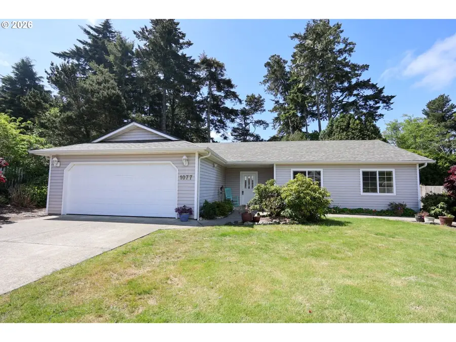 1077 Pirates Ct, Coos Bay, OR 97420 - #3