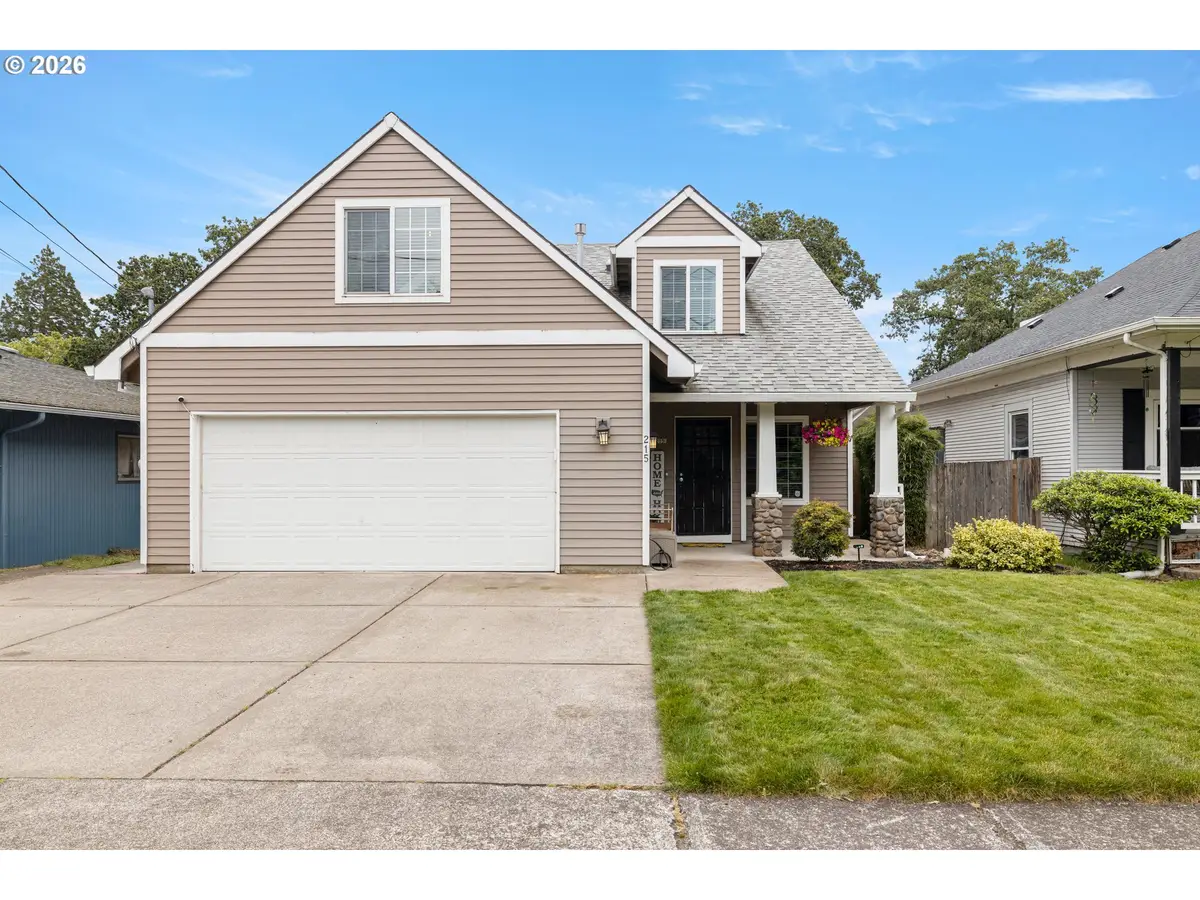 215 E Hereford St, Gladstone, OR 97027 - #1