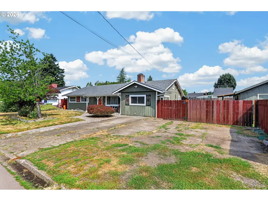 1549 NE 9th St, McMinnville, OR 97128 - #2
