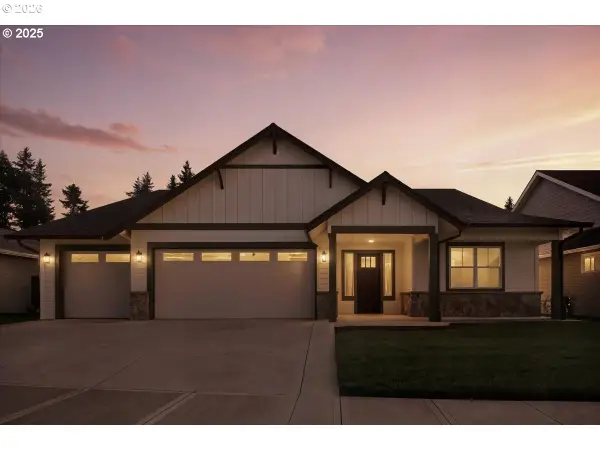 2405 NW 68th St, Vancouver, WA 98665