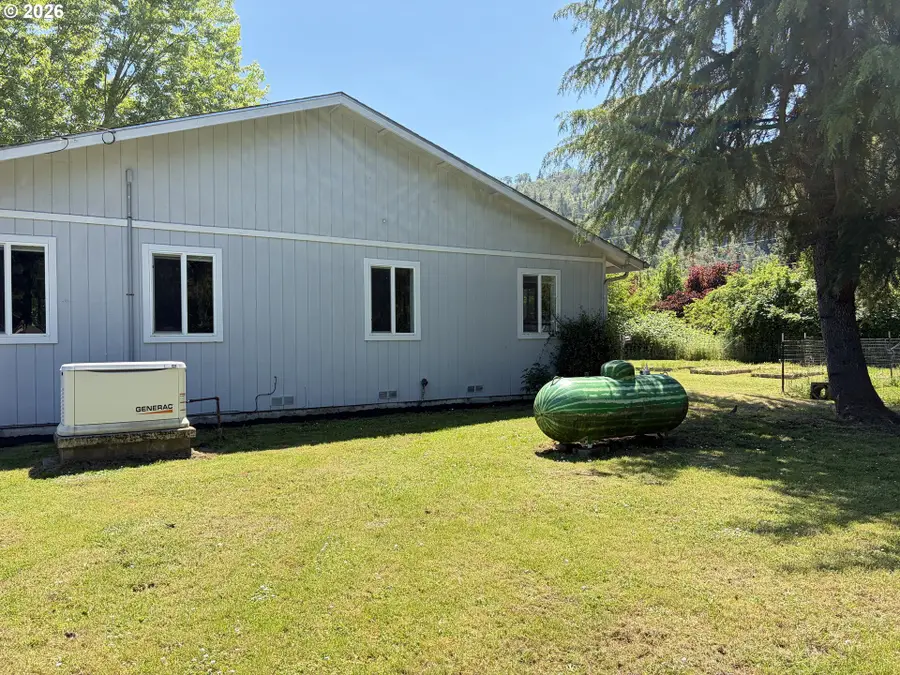 12589 Old Highway 99, Tenmile, OR 97457 - #2