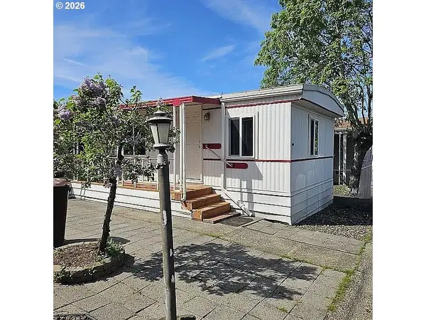 21100 NE Sandy Blvd #32, Fairview, OR 97024
