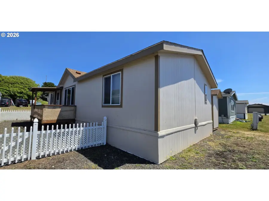 94120 Strahan St #24, Gold Beach, OR 97444 - #2
