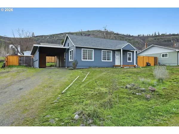 2306 W 13th St, TheDalles, OR 97058