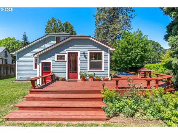 1003 5th St, HoodRiver, OR 97031