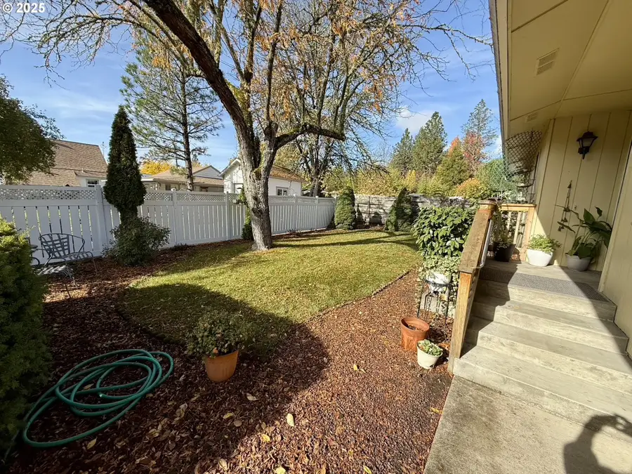 159 NE Lombardy Dr, Roseburg, OR 97470 - Image #3
