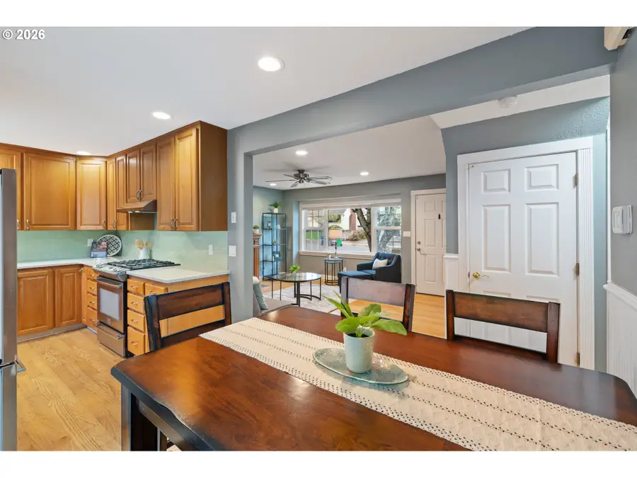 3725 SE Tibbetts St, Portland, OR 97202 - #3