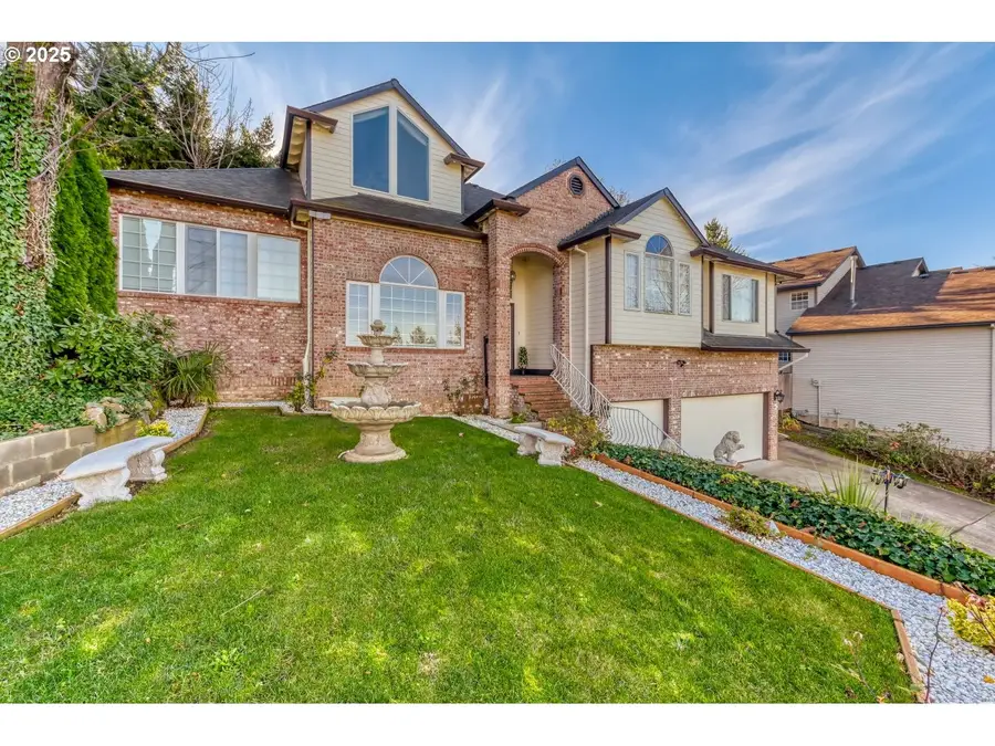 9818 SE Clatsop St, Portland, OR 97266 - Image #2