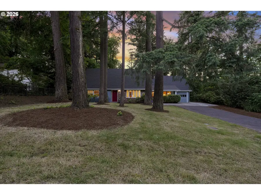 628 S Palatine Hill Rd, Portland, OR 97219 - #2